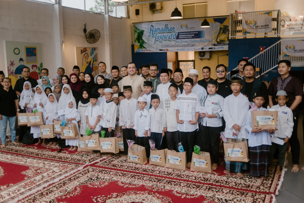 Ramadhan Inspiratif: HIPMI Kota Mojokerto Berbagi Kebahagiaan di Bulan Suci Ramadhan Inspiratif: HIPMI Kota Mojokerto Berbagi Kebahagiaan di Bulan Suci