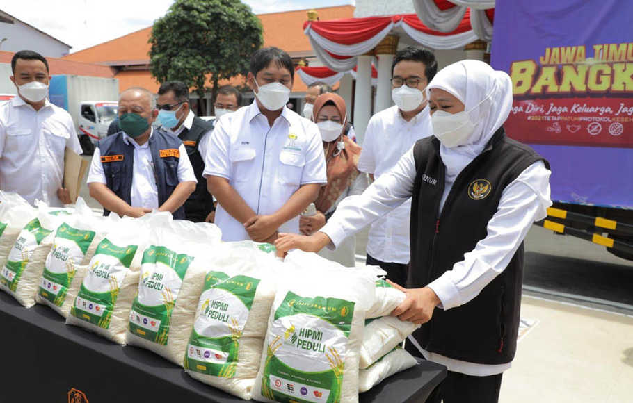 HIPMI Jatim Salurkan 25 Ton Beras untuk MBR di Jatim HIPMI Jatim Salurkan 25 Ton Beras untuk MBR di Jatim