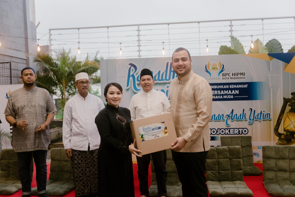 Dalam Semangat Berbagi di bulan suci ramadhan, Himpunan Pengusaha Muda Indonesia (HIPMI) Kota Mojokerto menggelar kegiatan yang bertajuk "Ramadhan Inspiratif" Dalam Semangat Berbagi di bulan suci ramadhan, Himpunan Pengusaha Muda Indonesia (HIPMI) Kota Mojokerto menggelar kegiatan yang bertajuk "Ramadhan Inspiratif"