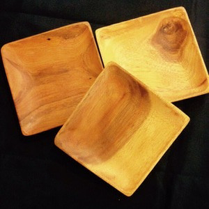 Piring Kayu Kotak
